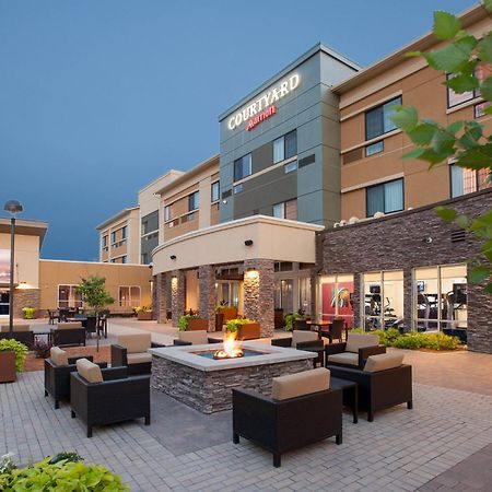 Courtyard Mankato Hotel & Event Center Exterior photo