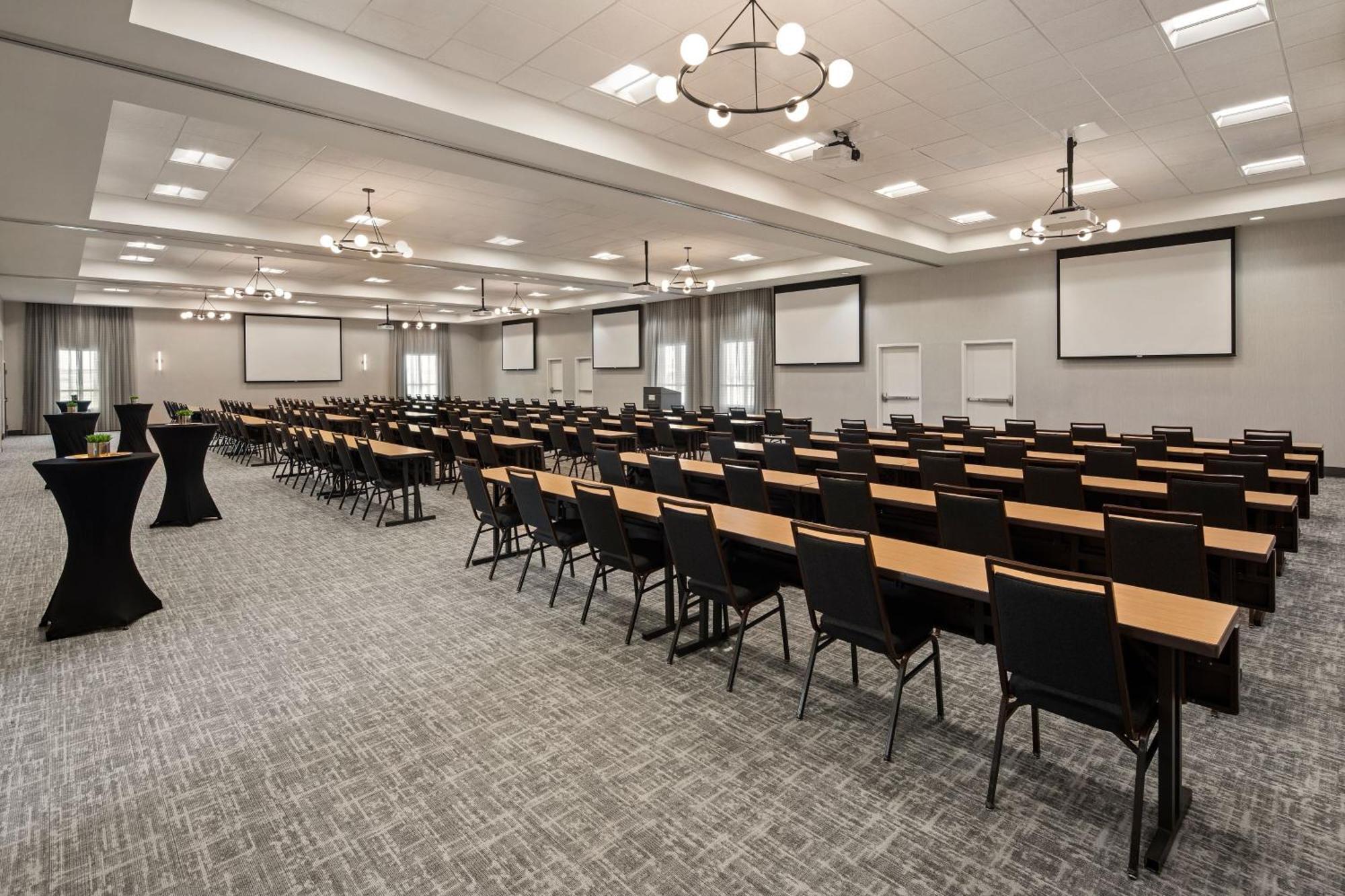 Courtyard Mankato Hotel & Event Center Exterior photo